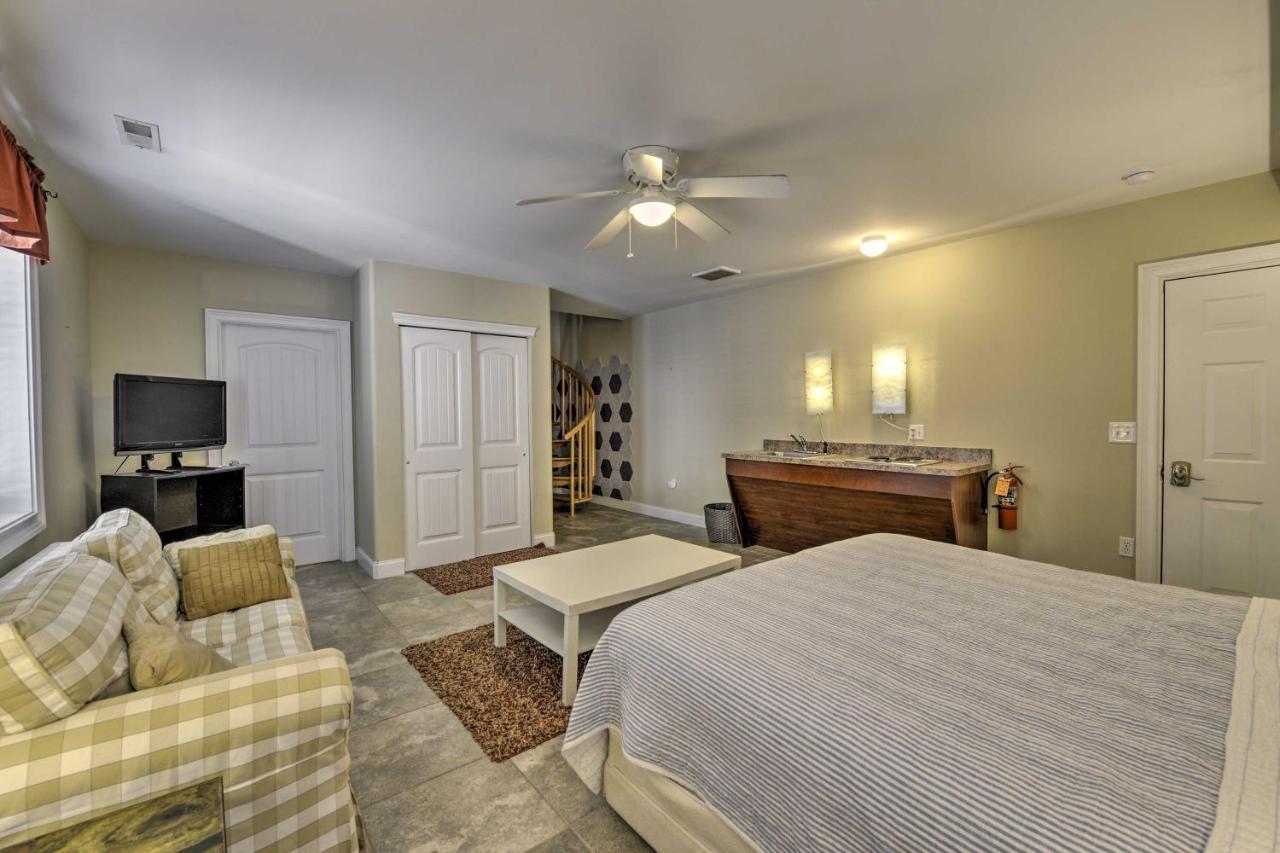 Spacious Townhome With Covered Balcony *