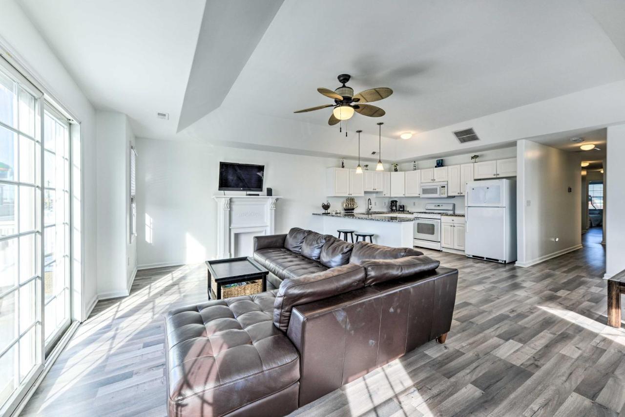 Apartment Walk To And Water Parks!