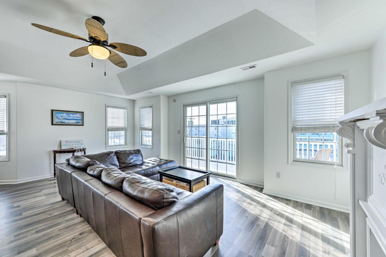 Apartment Walk To And Water Parks!