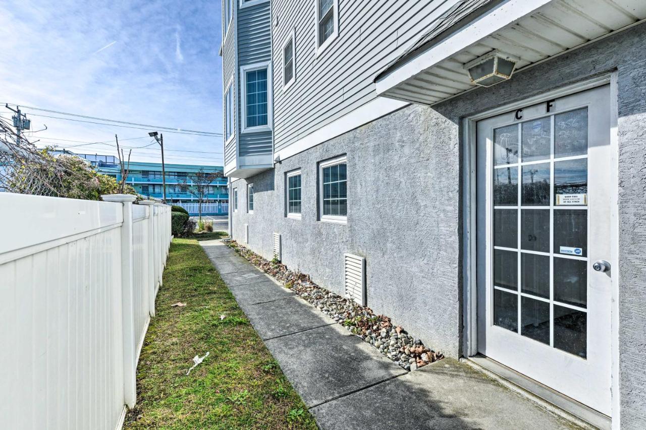 Apartment Walk To And Water Parks!