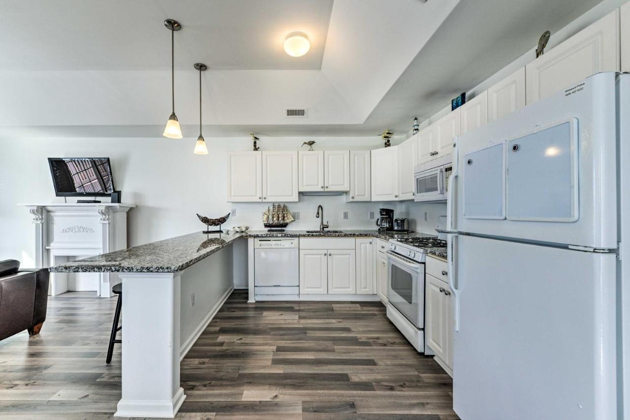 Apartment Walk To And Water Parks!
