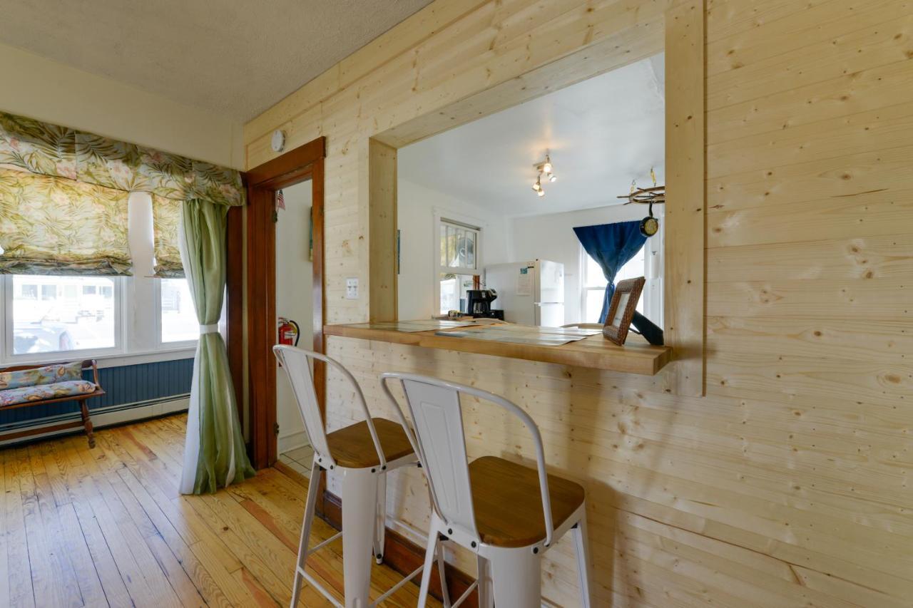 Apartment - Porch And Enclosed Sunroom!