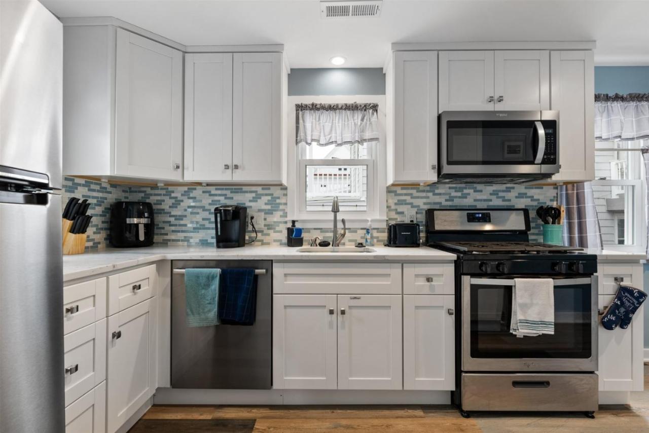 Holiday home Newly Renovated 4 Bedroom Only 2 Blocks From The Beach!