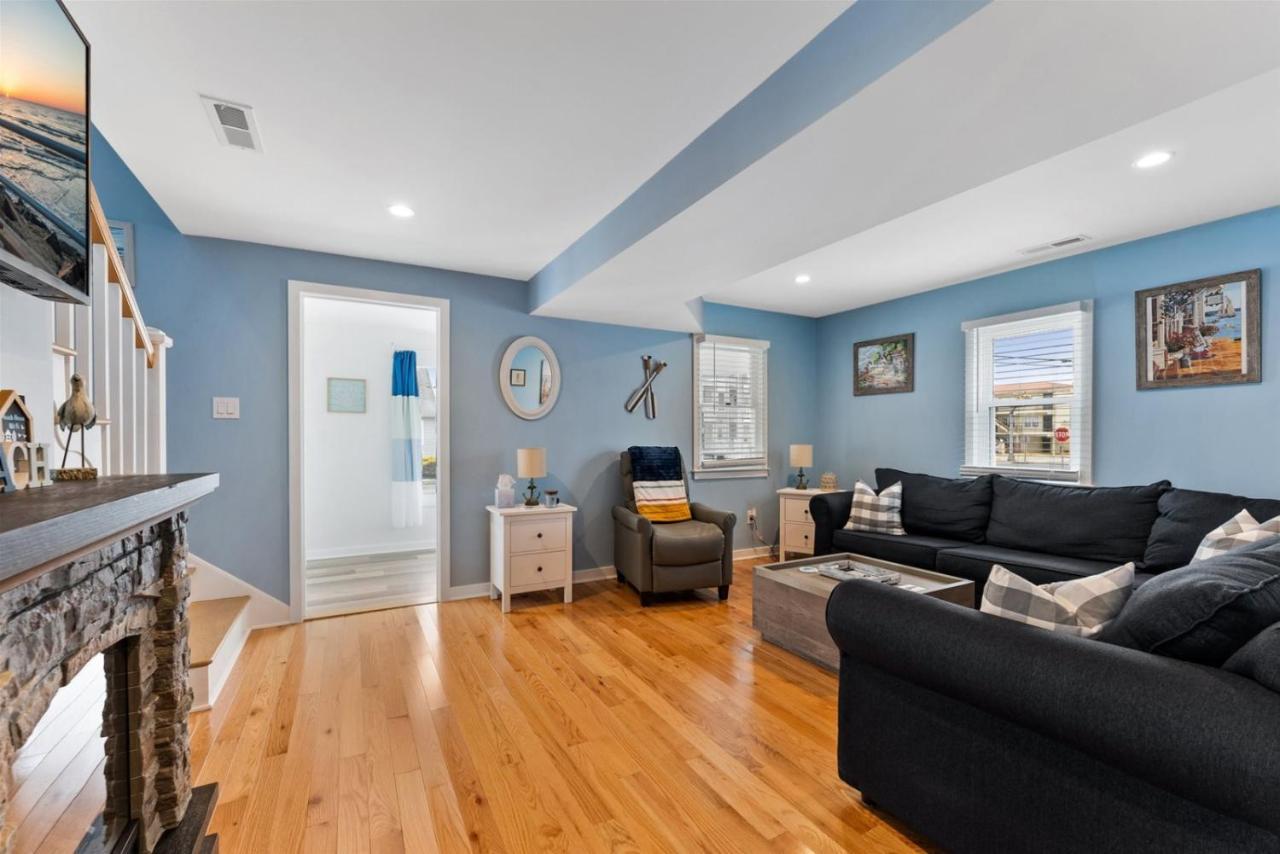 Newly Renovated 4 Bedroom Only 2 Blocks From The Beach!