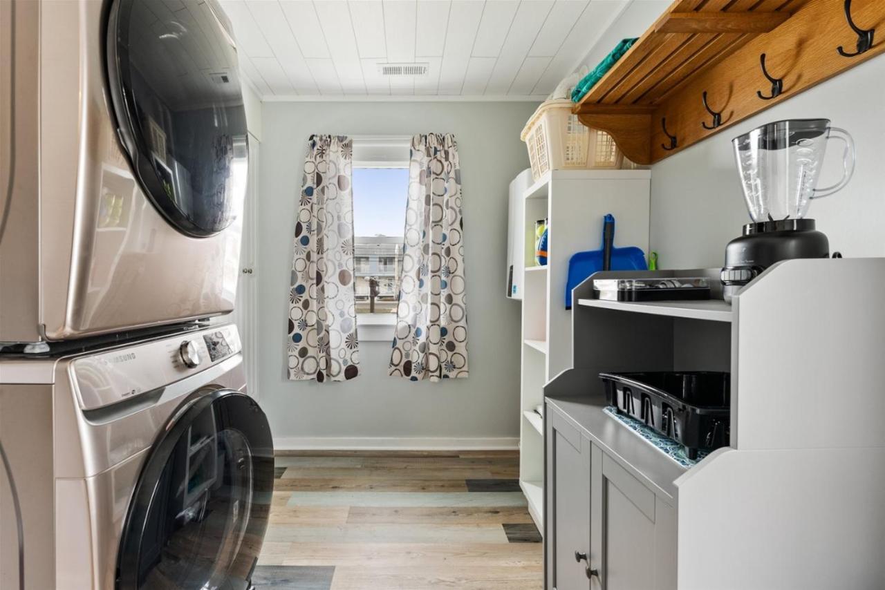 Newly Renovated 4 Bedroom Only 2 Blocks From The Beach! Holiday home Wildwood