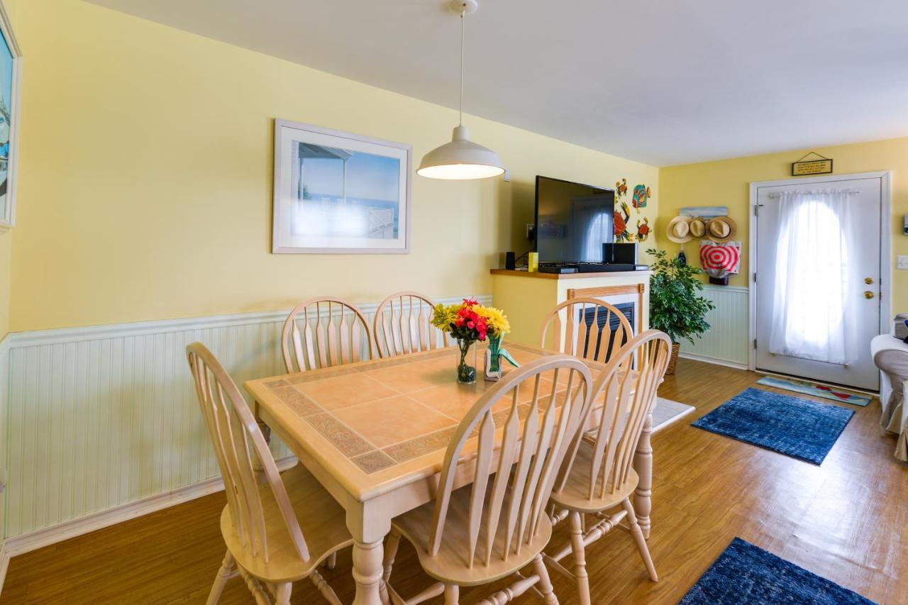 Apartment With Deck Walk To And Convention Center!