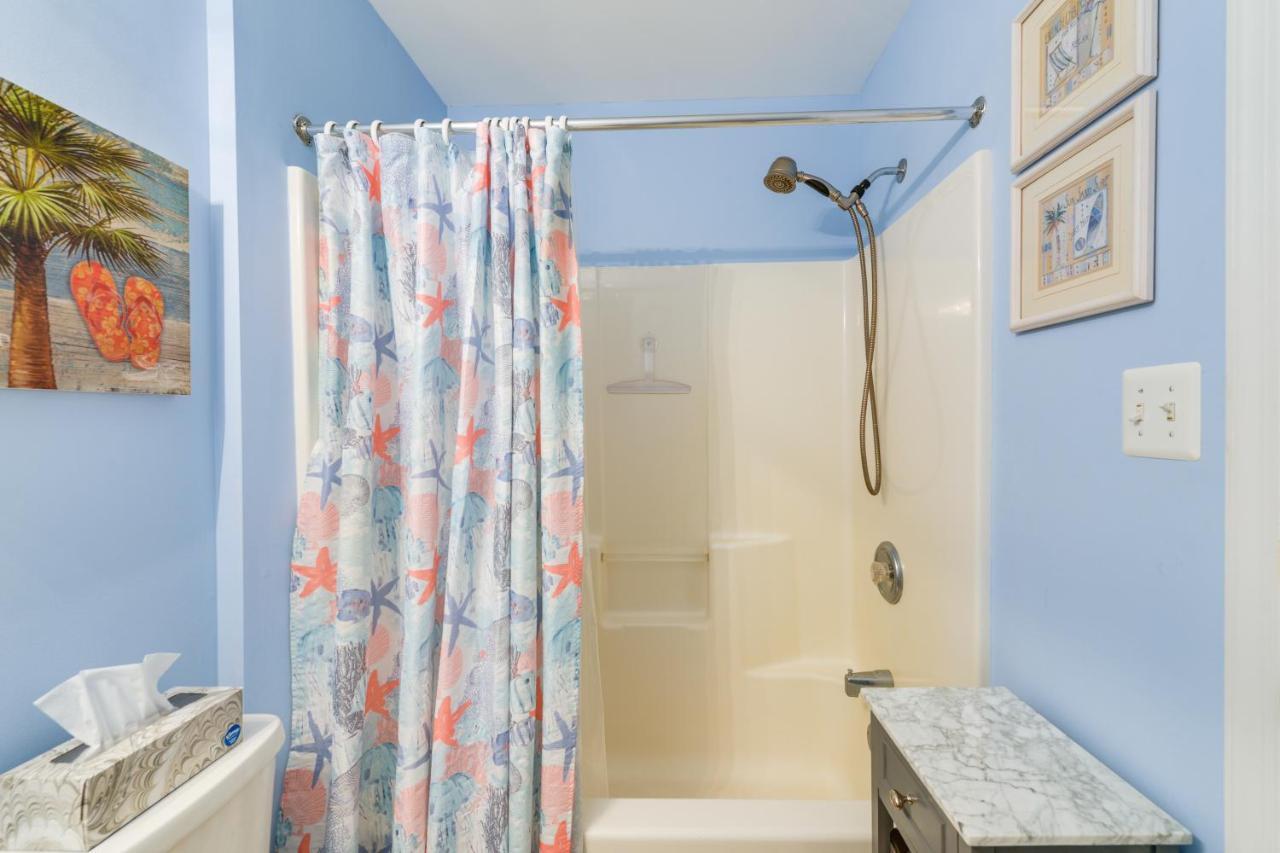 Apartment With Deck Walk To And Convention Center! *