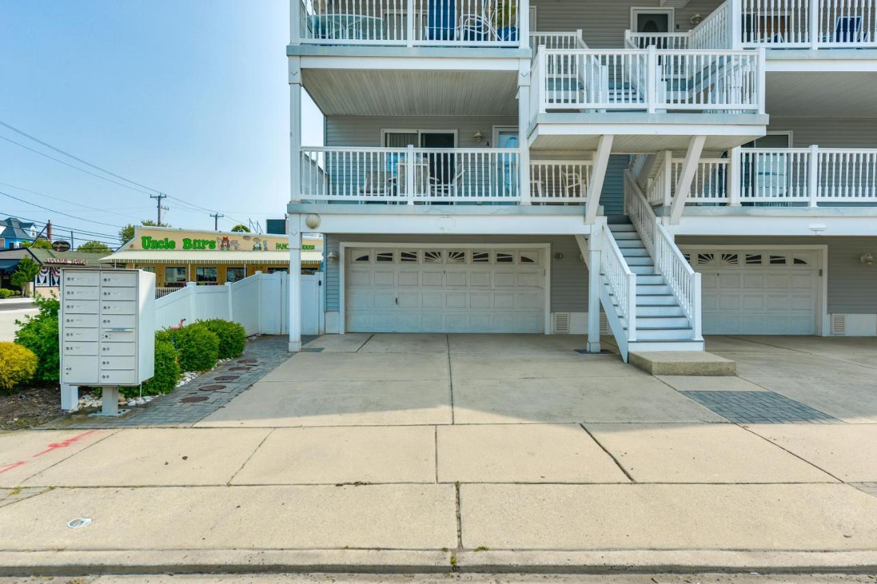 Apartment With Deck Walk To And Convention Center!