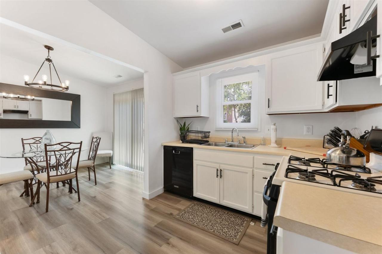 Apartment 205 E Magnolia Ave Wildwood