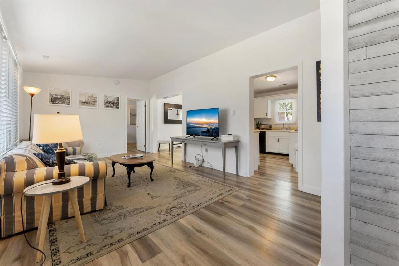 Apartment 205 E Magnolia Ave Wildwood
