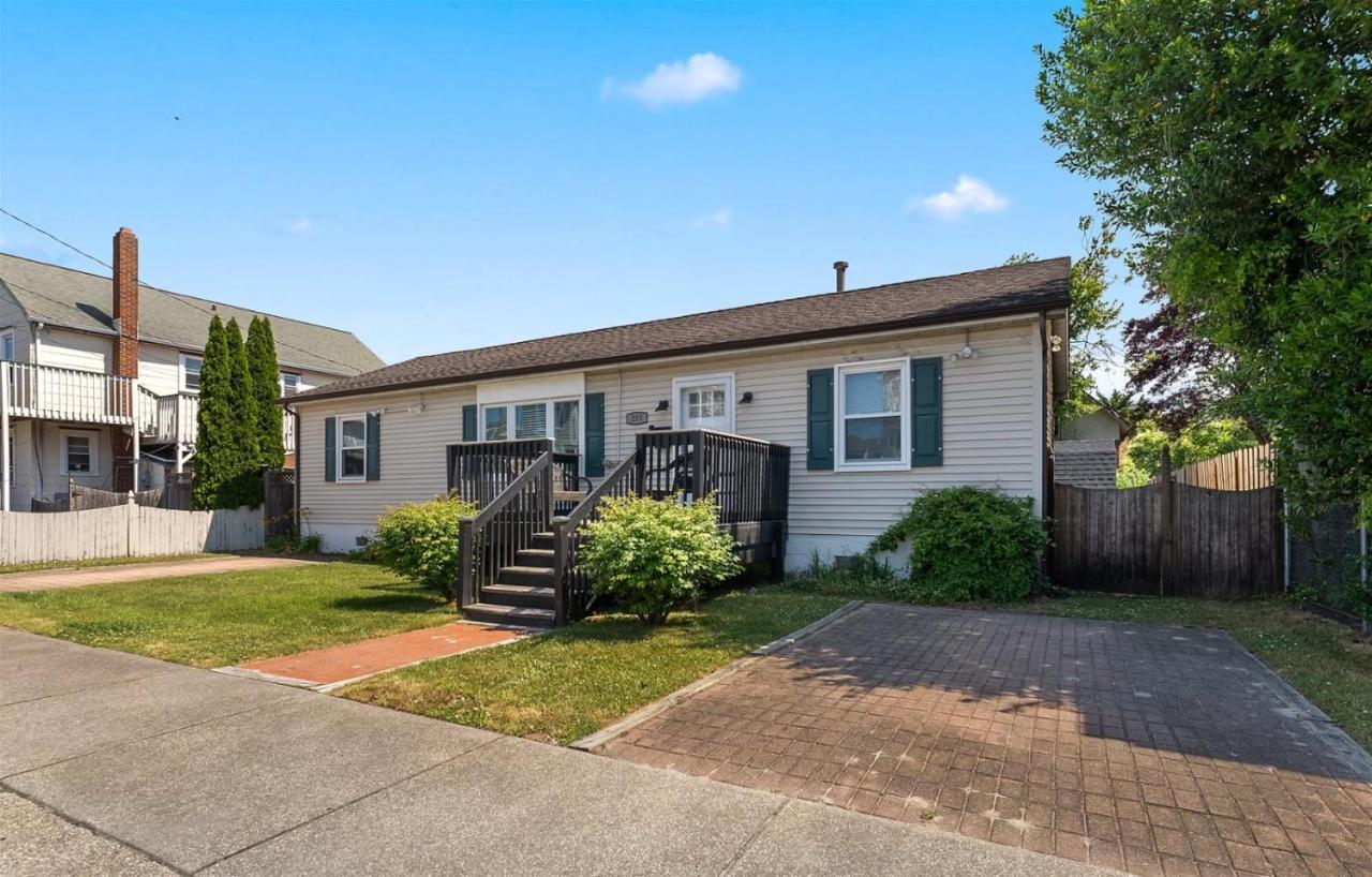 Apartment 205 E Magnolia Ave *