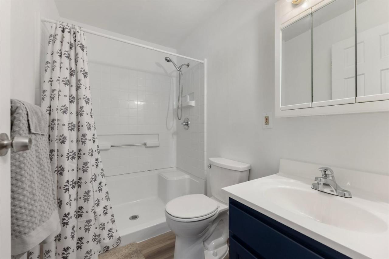 Apartment 205 E Magnolia Ave