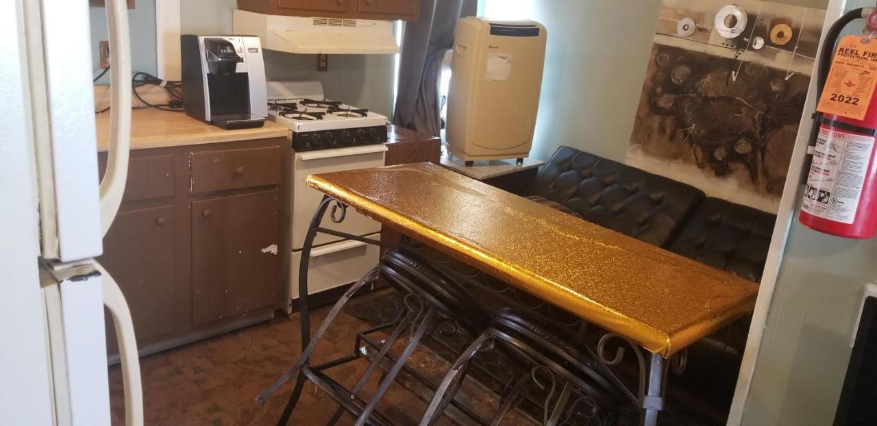 Armani Manor Rustic Unit 2 *