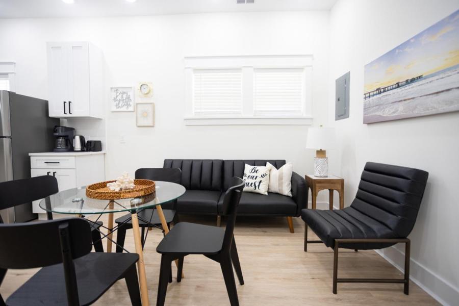 Fully Renovated 2 Bdr ,short Walk To The Apartment