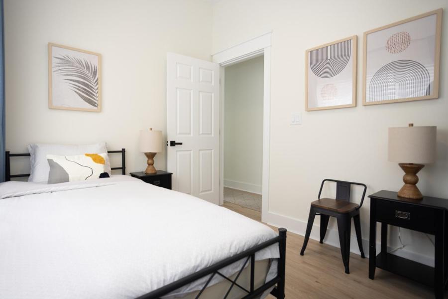Fully Renovated 2 Bdr ,short Walk To The Wildwood