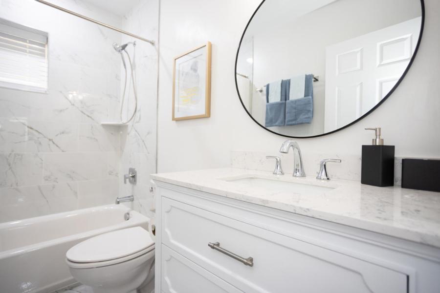 Fully Renovated 2 Bdr ,short Walk To The * Wildwood