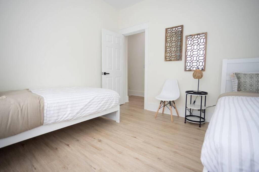 Fully Renovated 4 Bdr 1.5 Block To And Convention Center Apartment