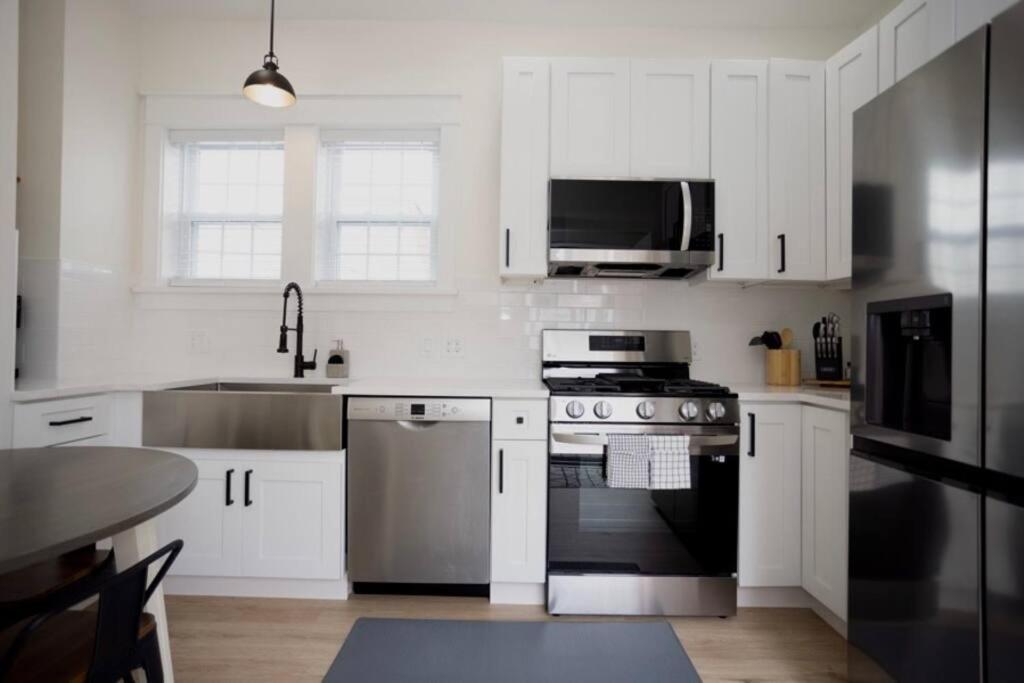 Apartment Fully Renovated 4 Bdr 1.5 Block To And Convention Center Wildwood