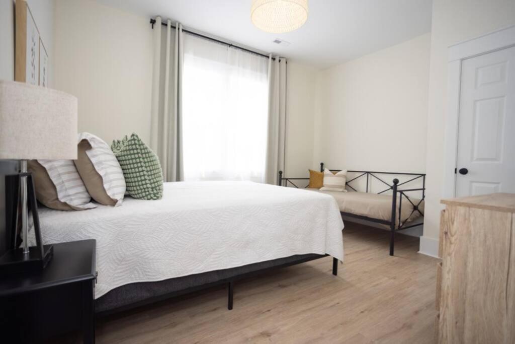 Fully Renovated 4 Bdr 1.5 Block To And Convention Center Apartment Wildwood