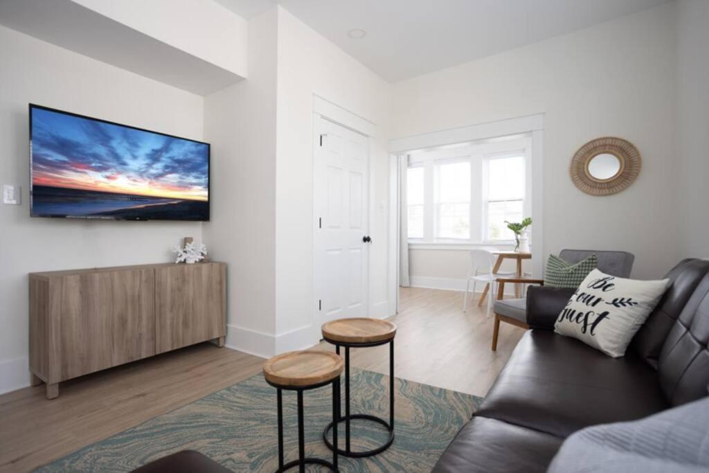 Fully Renovated 4 Bdr 1.5 Block To And Convention Center Apartment