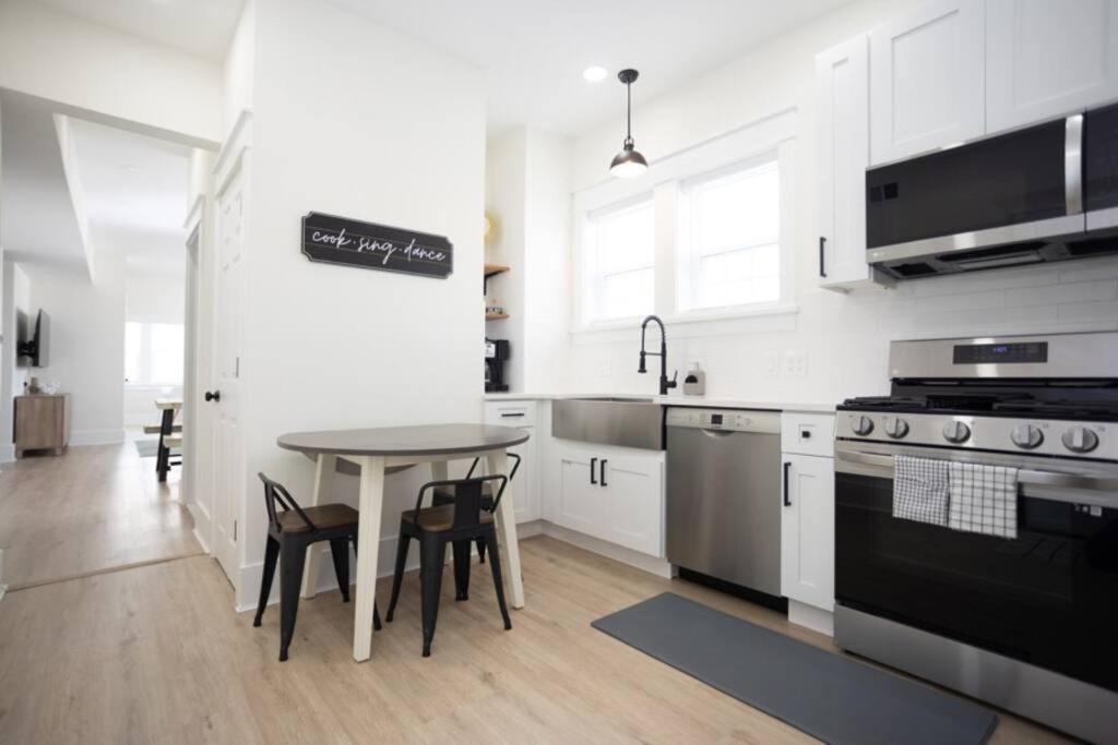 Apartment Fully Renovated 4 Bdr 1.5 Block To And Convention Center Wildwood