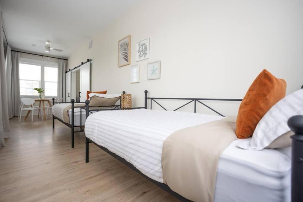 Fully Renovated 4 Bdr 1.5 Block To And Convention Center