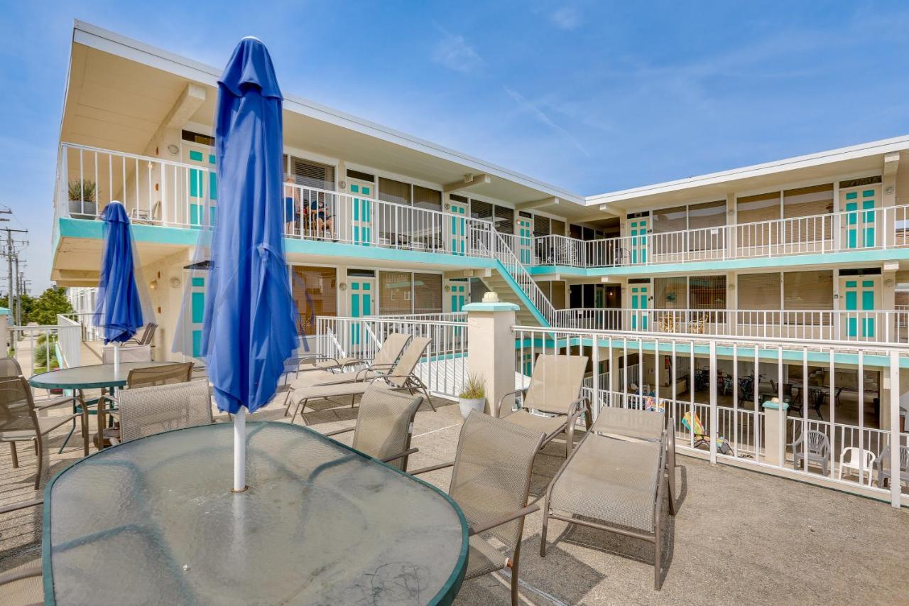 With Community Pool Walk To Beach! Apartment *