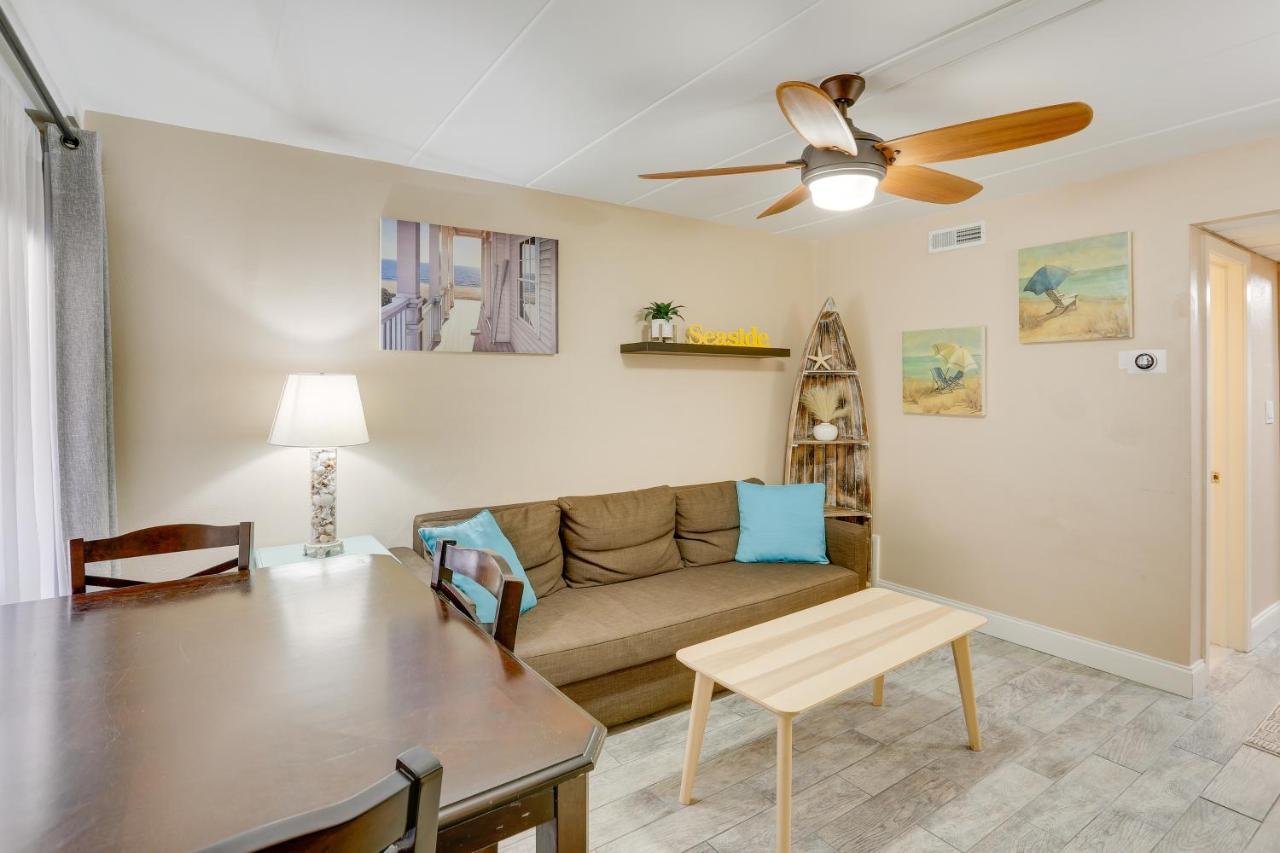 Apartment With Community Pool Walk To Beach!