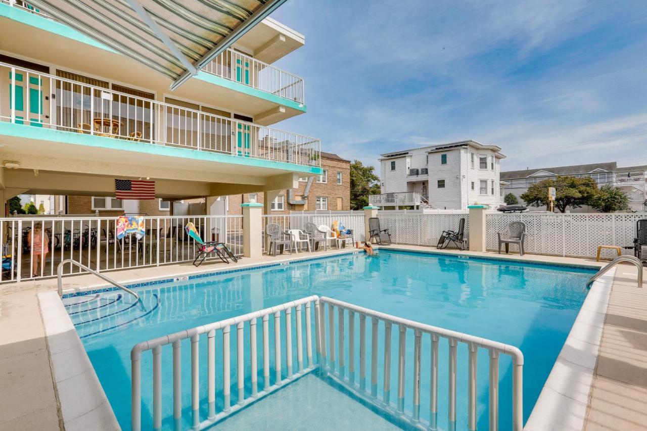 With Community Pool Walk To Beach! Apartment *