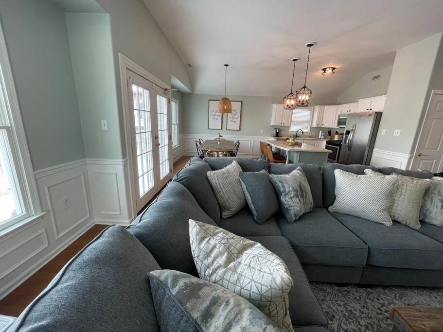 Apartment Fabulous 4br Only 1.5 Blocks To The Beach! *