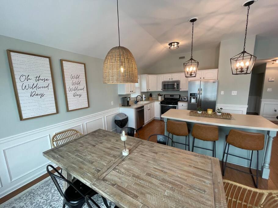 Apartment Fabulous 4br Only 1.5 Blocks To The Beach! *