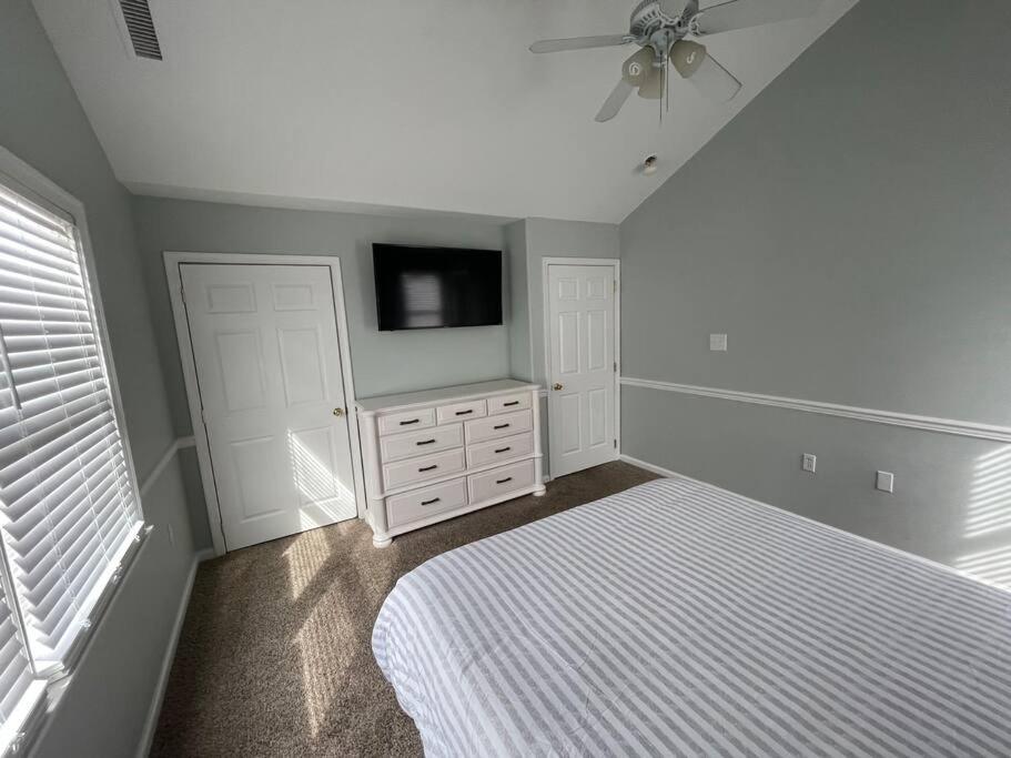 Apartment Fabulous 4br Only 1.5 Blocks To The Beach! *