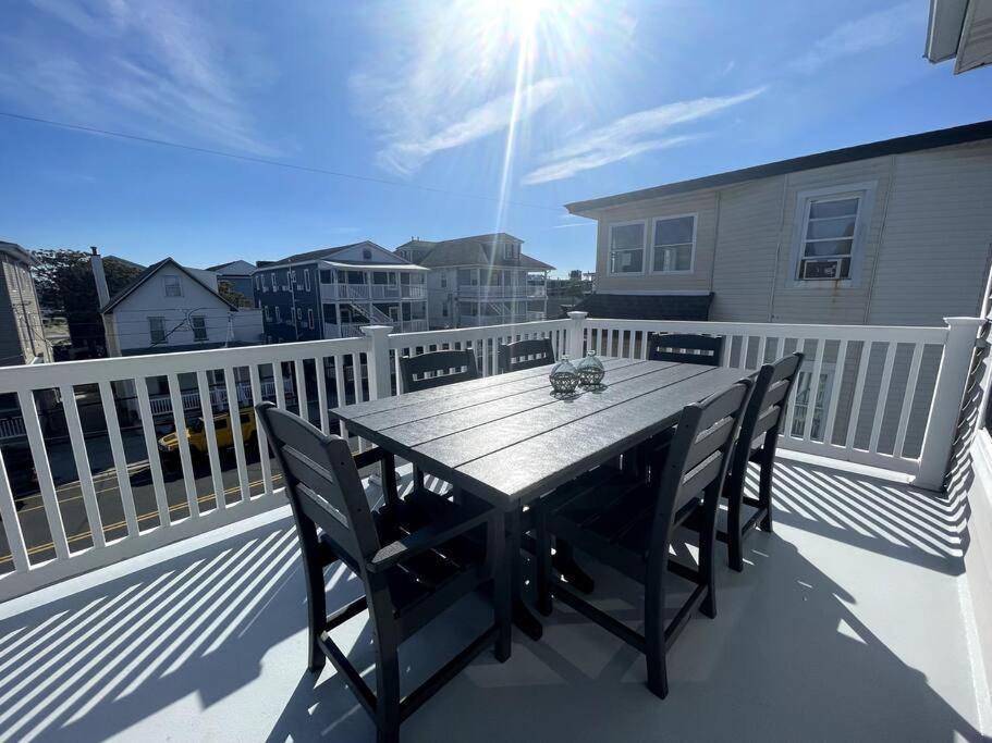 Fabulous 4br Only 1.5 Blocks To The Beach! *