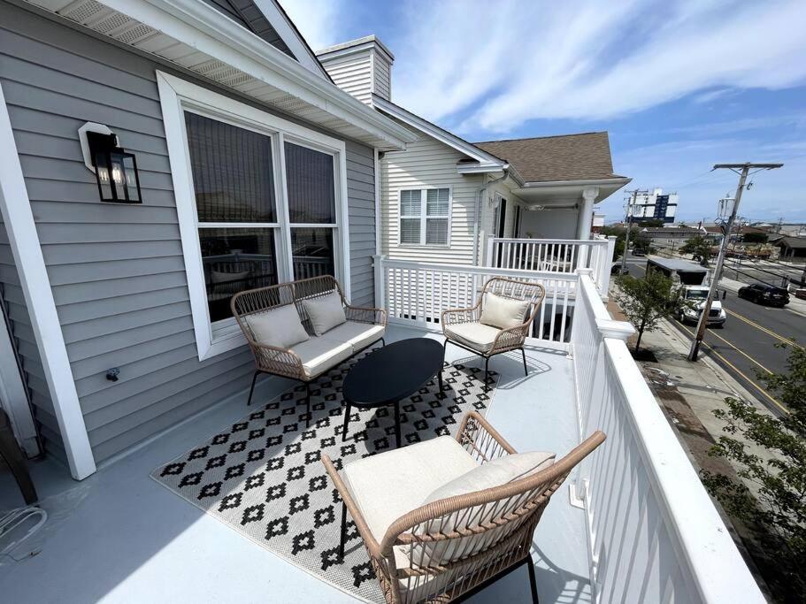 Apartment Fabulous 4br Only 1.5 Blocks To The Beach!