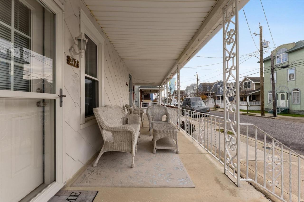 217 W Maple Ave