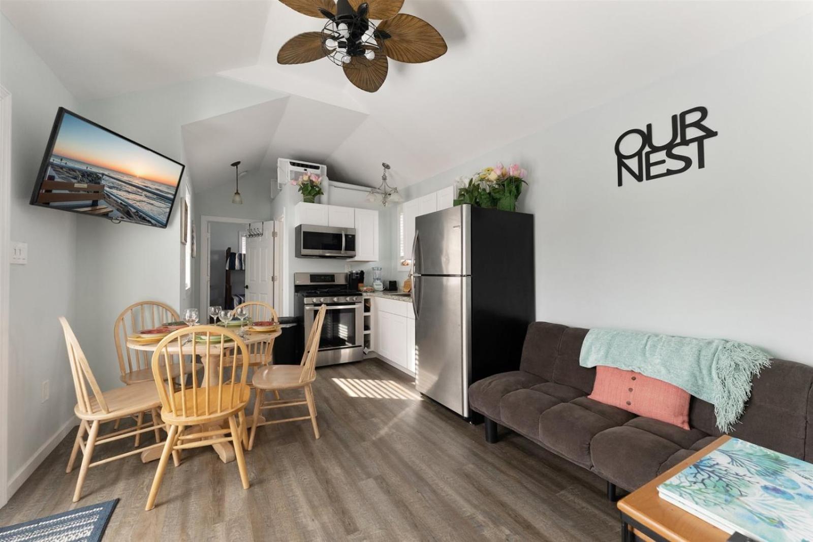 232 W Pine Ave 2 Beds, 1 Bath Holiday home *