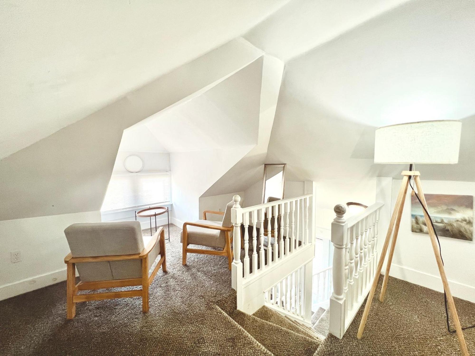 Entire Lovely 3 Bedroom, 2 Bathroom Apartment! 1 Block To The And Boardwalk! * Wildwood