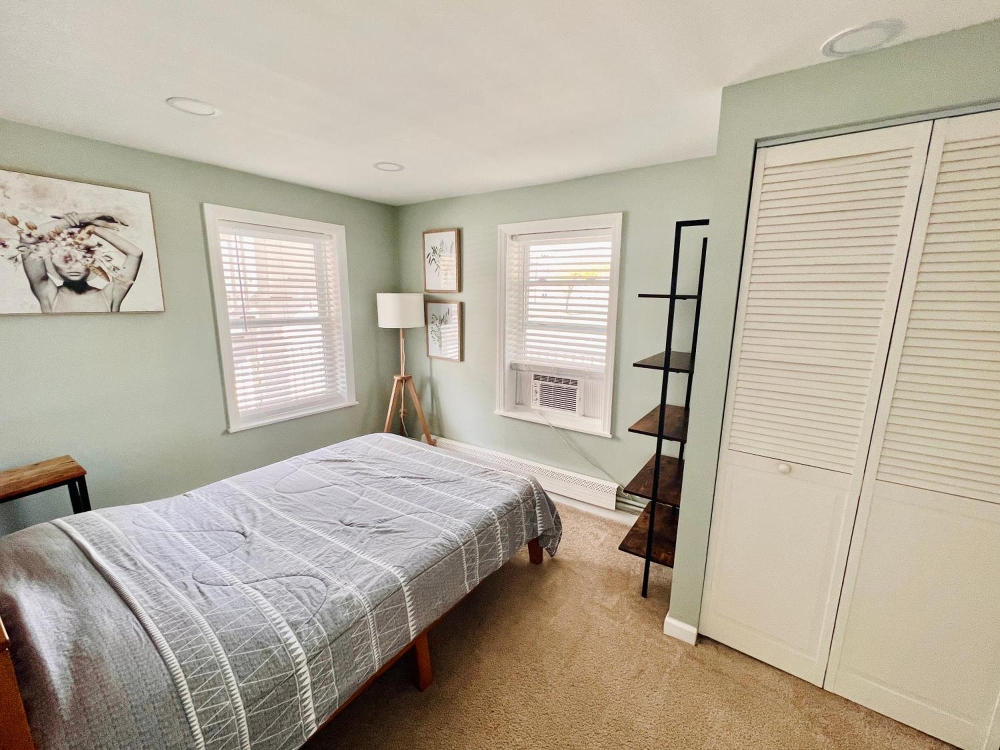 Apartment Ultra Modern - Entire 3 Bedroom - 5 Min Walk To The *