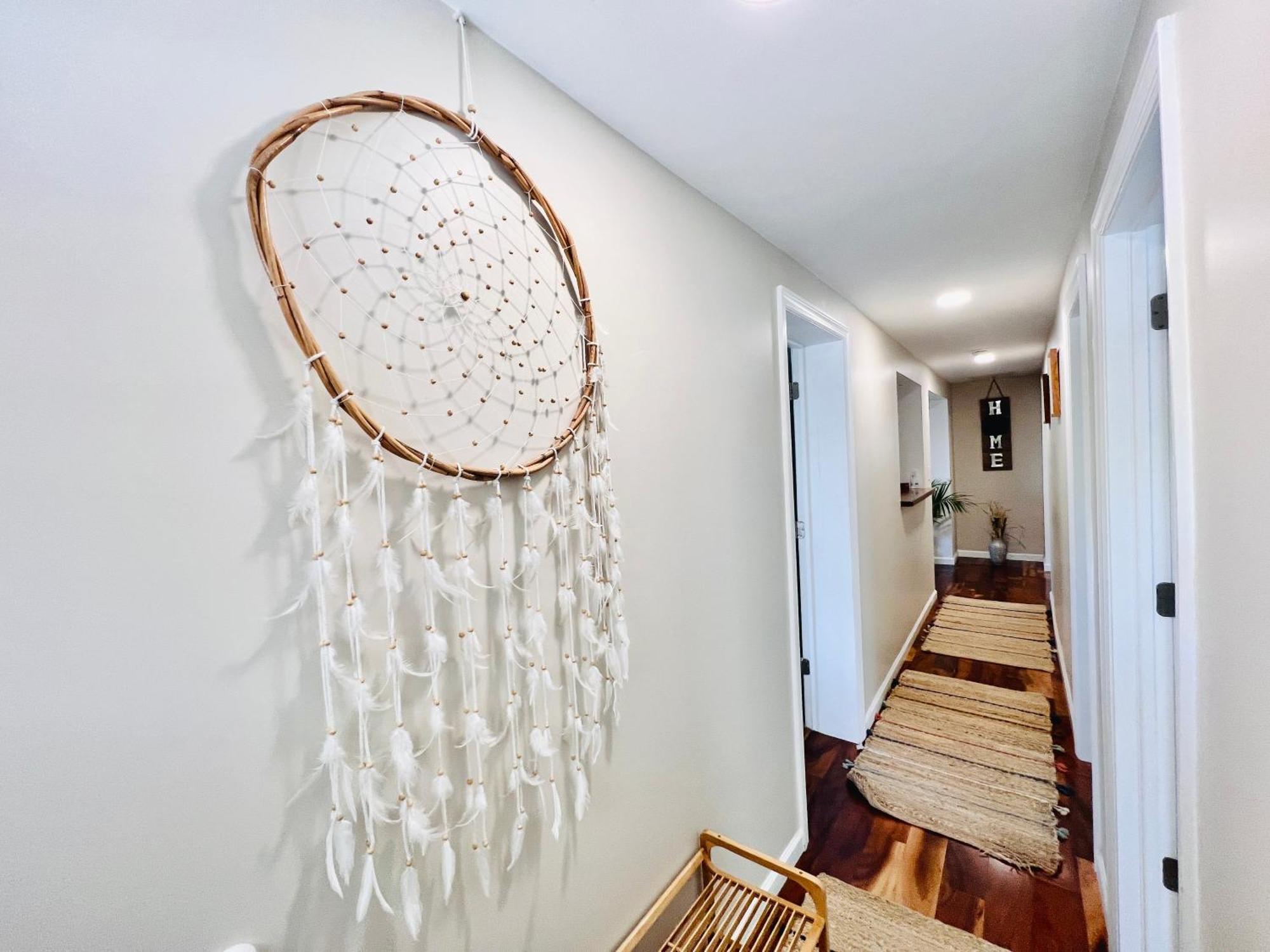 Ultra Modern - Entire 3 Bedroom - 5 Min Walk To The *