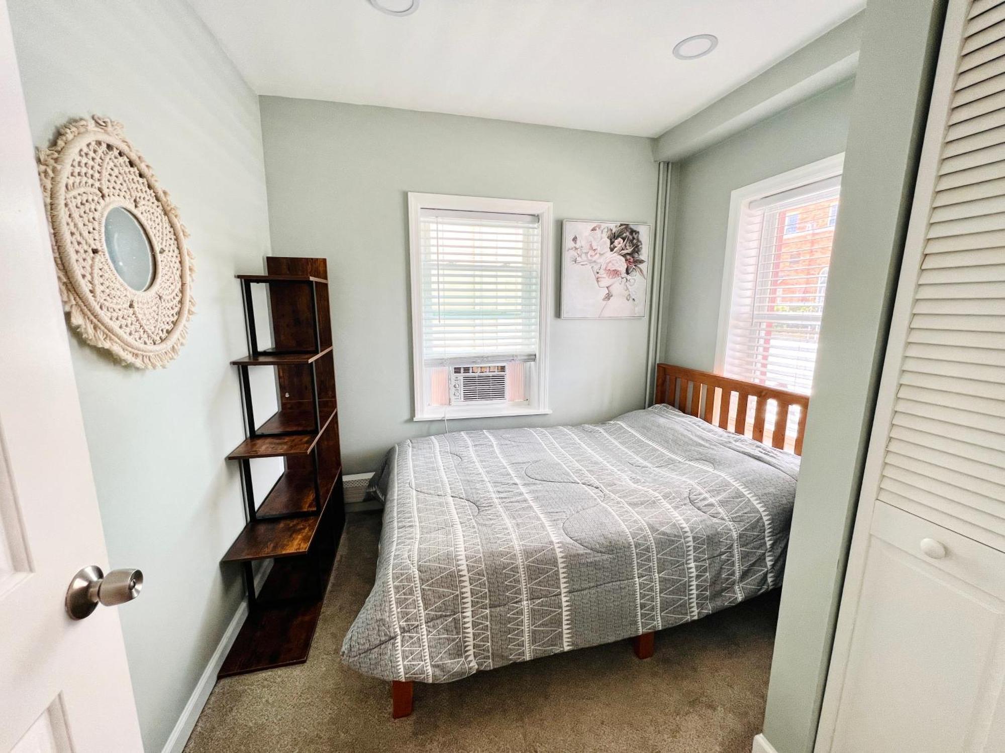Ultra Modern - Entire 3 Bedroom - 5 Min Walk To The Apartment *