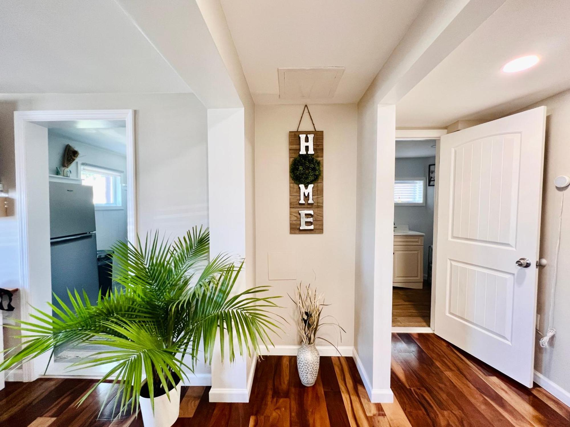 Ultra Modern - Entire 3 Bedroom - 5 Min Walk To The Wildwood