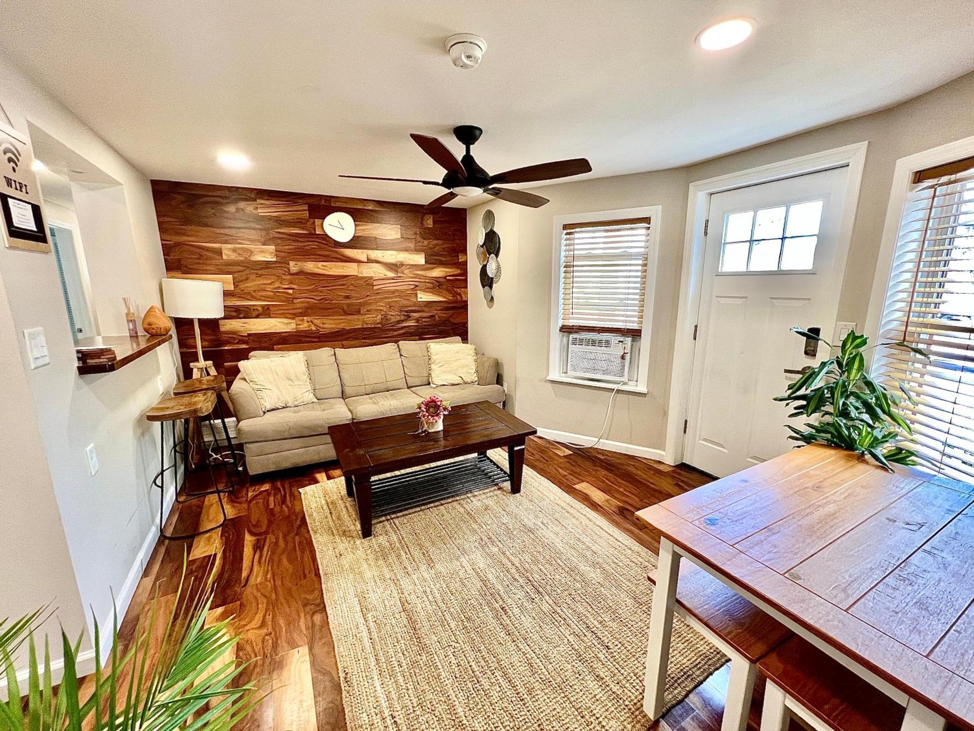Ultra Modern - Entire 3 Bedroom - 5 Min Walk To The Apartment