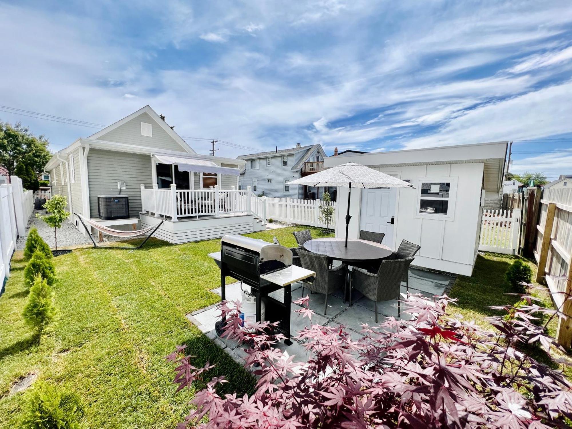 Unique 3 Bedroom 1,5 Ba Entire House In The Heart Of Wildwood!