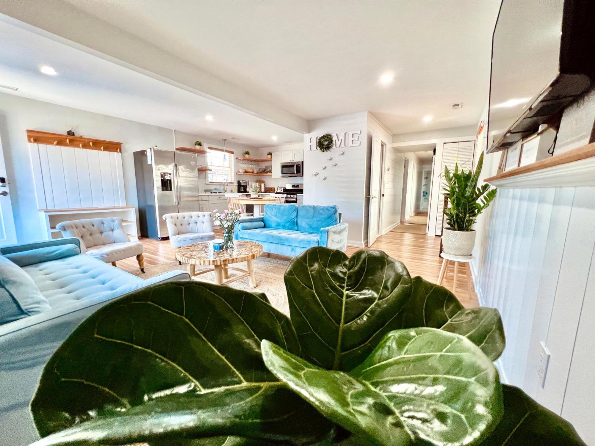 Unique 3 Bedroom 1,5 Ba Entire House In The Heart Of Wildwood! *
