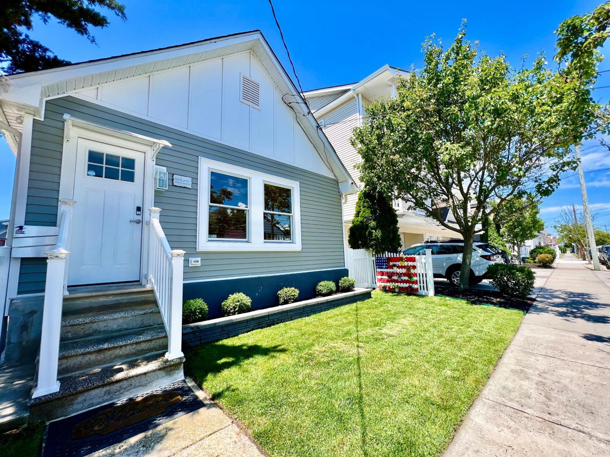 Unique 3 Bedroom 1,5 Ba Entire House In The Heart Of Wildwood!