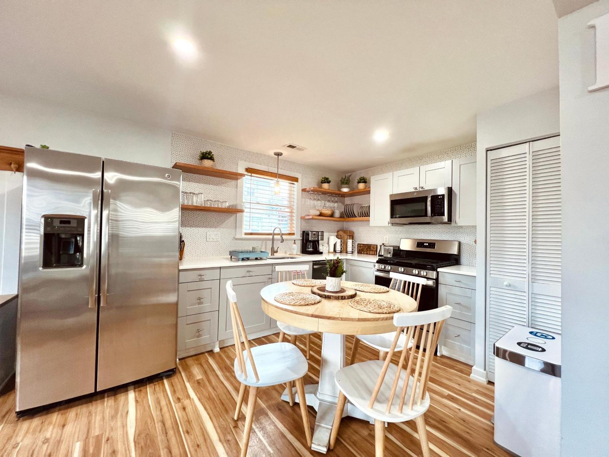 Unique 3 Bedroom 1,5 Ba Entire House In The Heart Of Wildwood! Holiday home