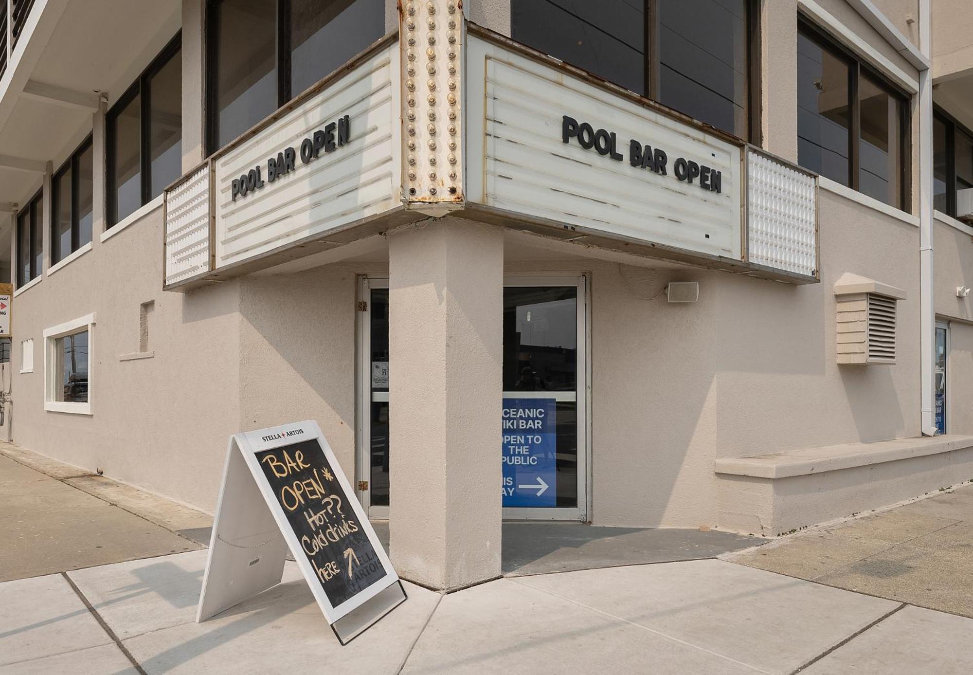 Hotel Oceanic & Barefoot Tiki Bar Wildwood