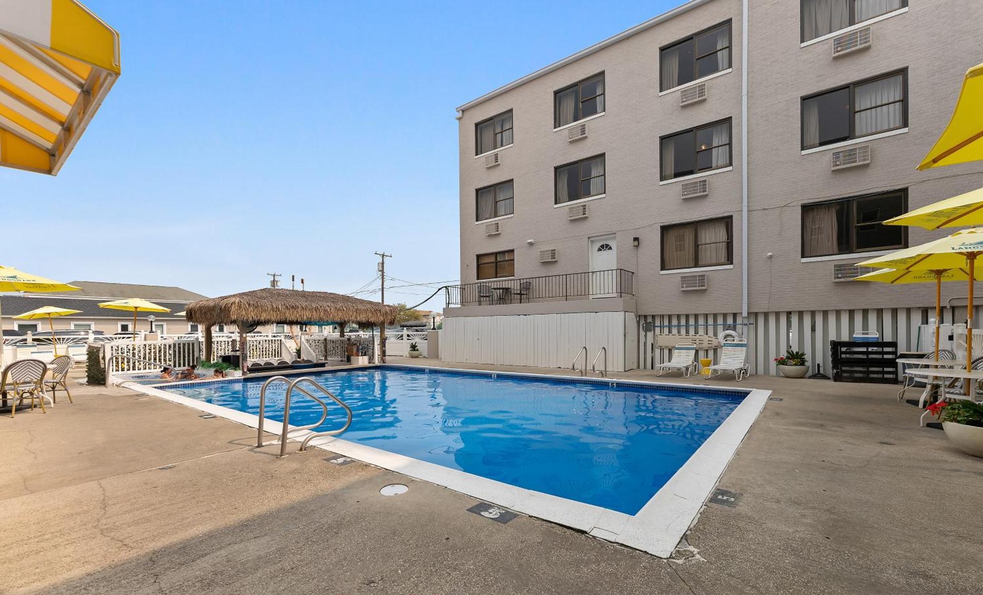 Oceanic & Barefoot Tiki Bar Hotel 3*