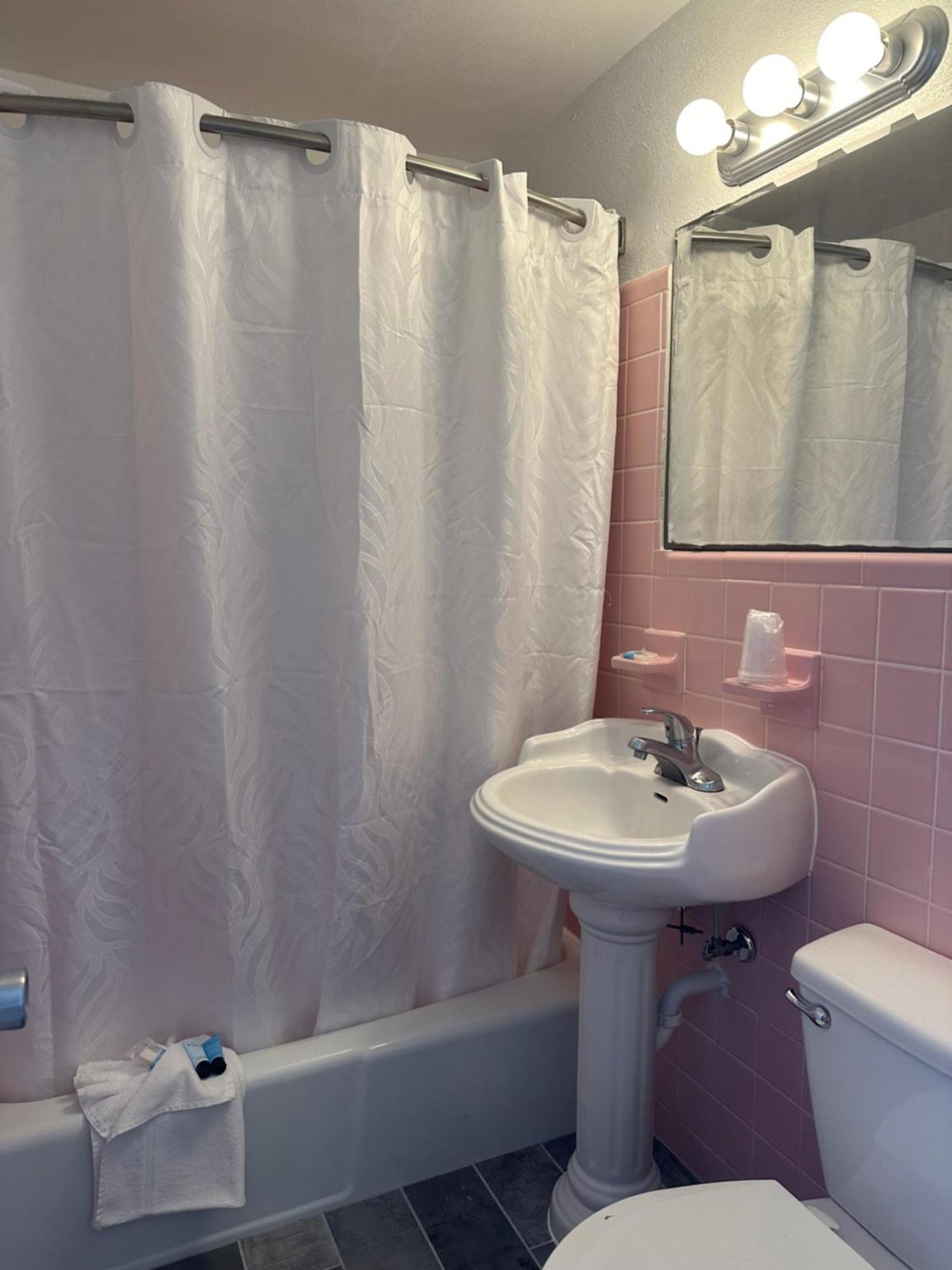 Motel Royal Canadian 3*