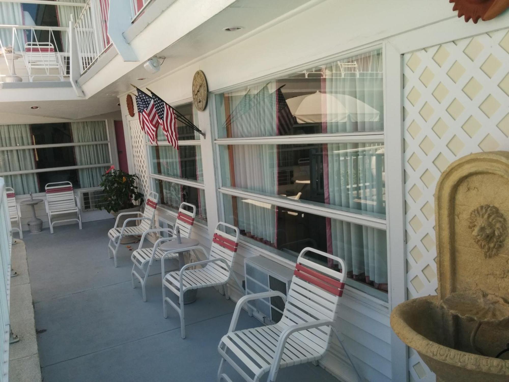 Pink Champagne Motel 3*